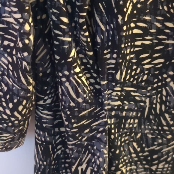 Soft Surroundings LG Stretch Knit V Neck Go Lively Traverse Travel Career Top Lg - Picture 5 of 8